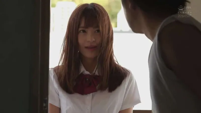 Gã nhà cạnh bên kinh tóm và cô học sinh nữ đáng thương