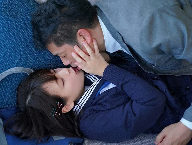 Thầy giáo trốn vợ "đi ngoài" với cô học trò dễ thương