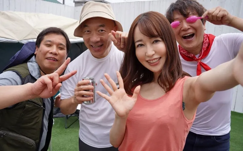 Gã chồng để bà xã cắm trại 3 ngày 2 đêm với hiệp hội khu phố mà không biết…